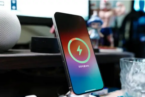 汕尾苹果15换屏服务分享用什么充电器给iPhone15充电更好 